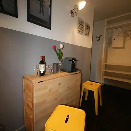Le Petit Studio A Opera Apartment